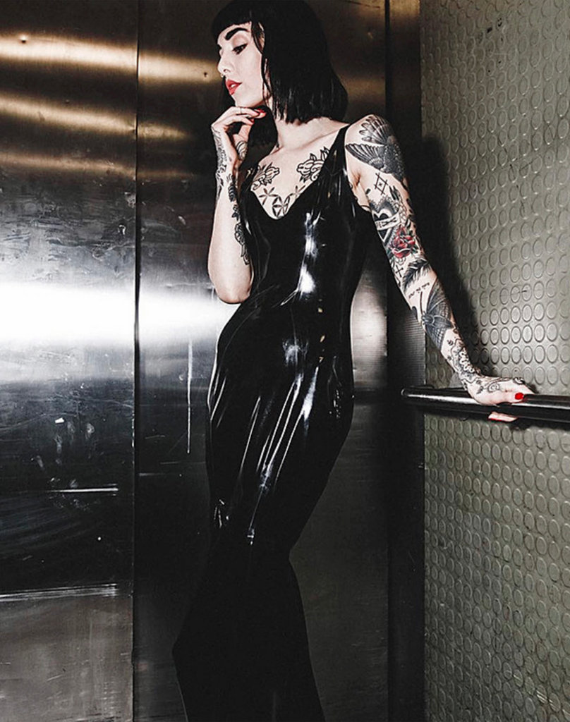 Hannah Pixie Snowdon Wears House of Harlot Latex Dress!